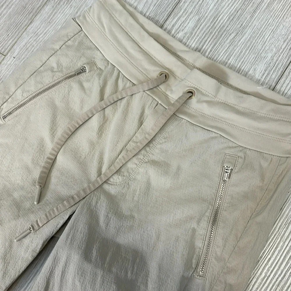 Athleta Trekkie North Jogger Pants Tan Khaki Women's Size 2 Active Athleisure - Picture 3 of 13